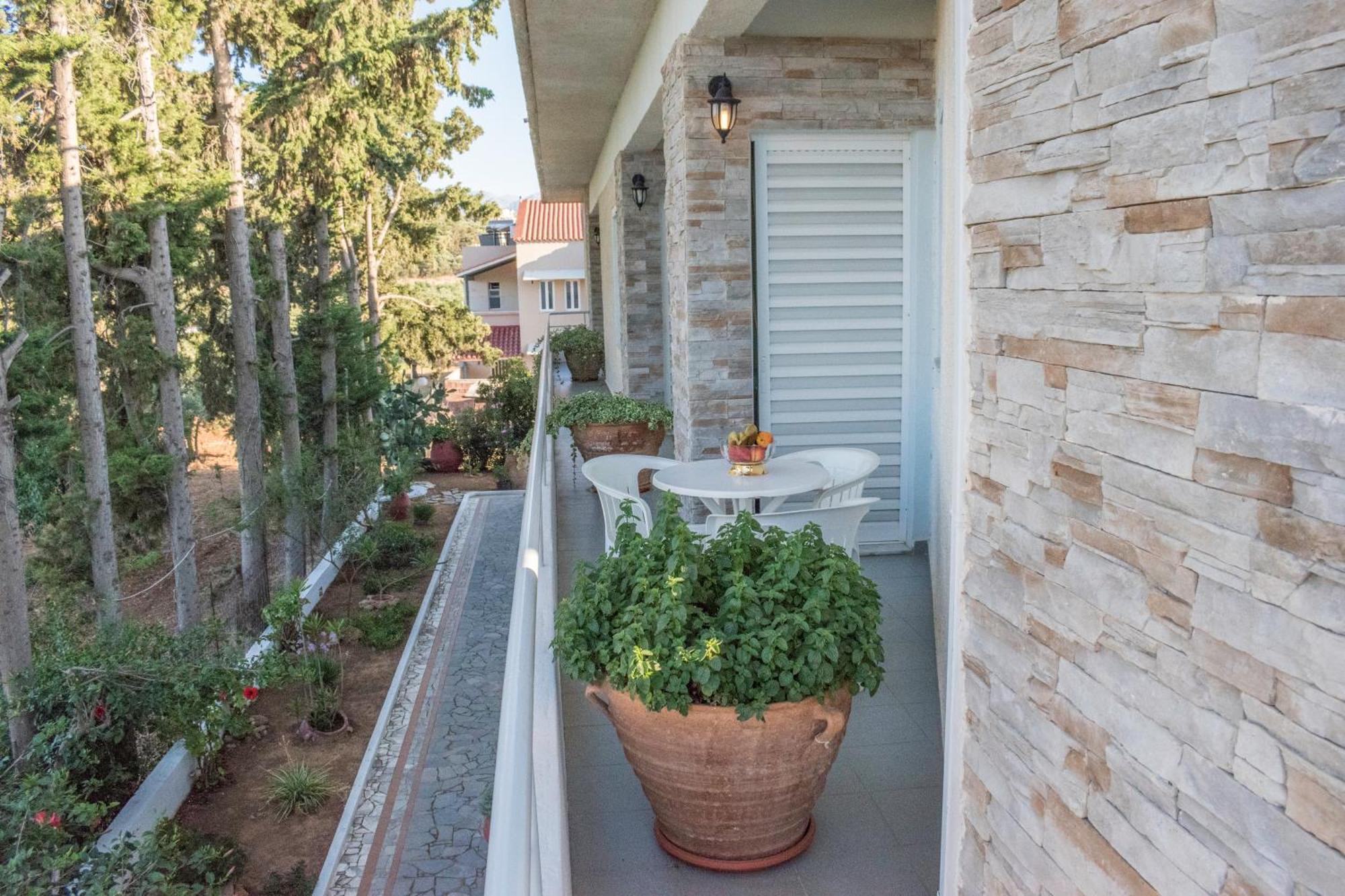 Stefanie Apartment Agia Marina (Crete)